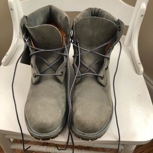 Women’s 6-inch waterproof gray boots